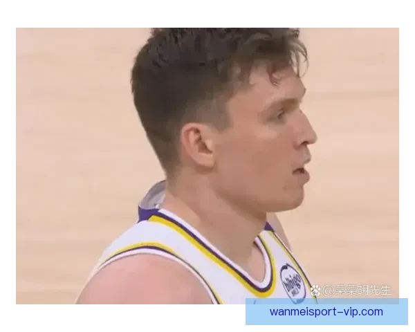 雷迪克称东契奇掌控球队进攻节奏 战术运转以他为核心